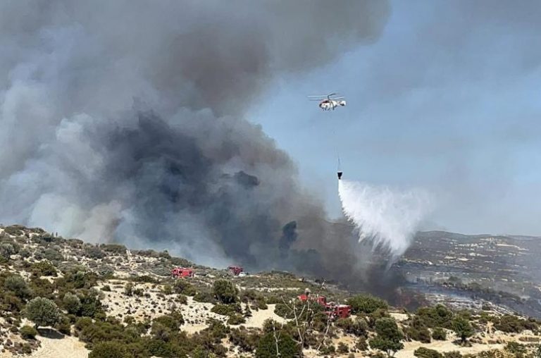 Σε ύφεση περιήλθε η φωτιά στην ημιορεινή Λεμεσό