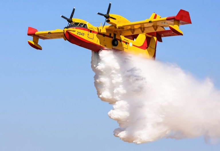 Αποστολή δυο Canadair και 20 τόνων επιβραδυντικού υγρού στην Κύπρο από Ελλάδα