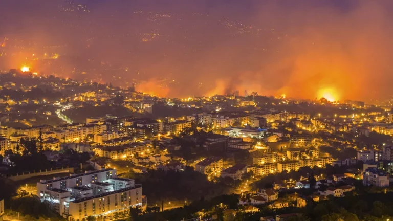 Πορτογαλία: 1.400 άνθρωποι απομακρύνονται από τις εστίες τους λόγω πυρκαγιών